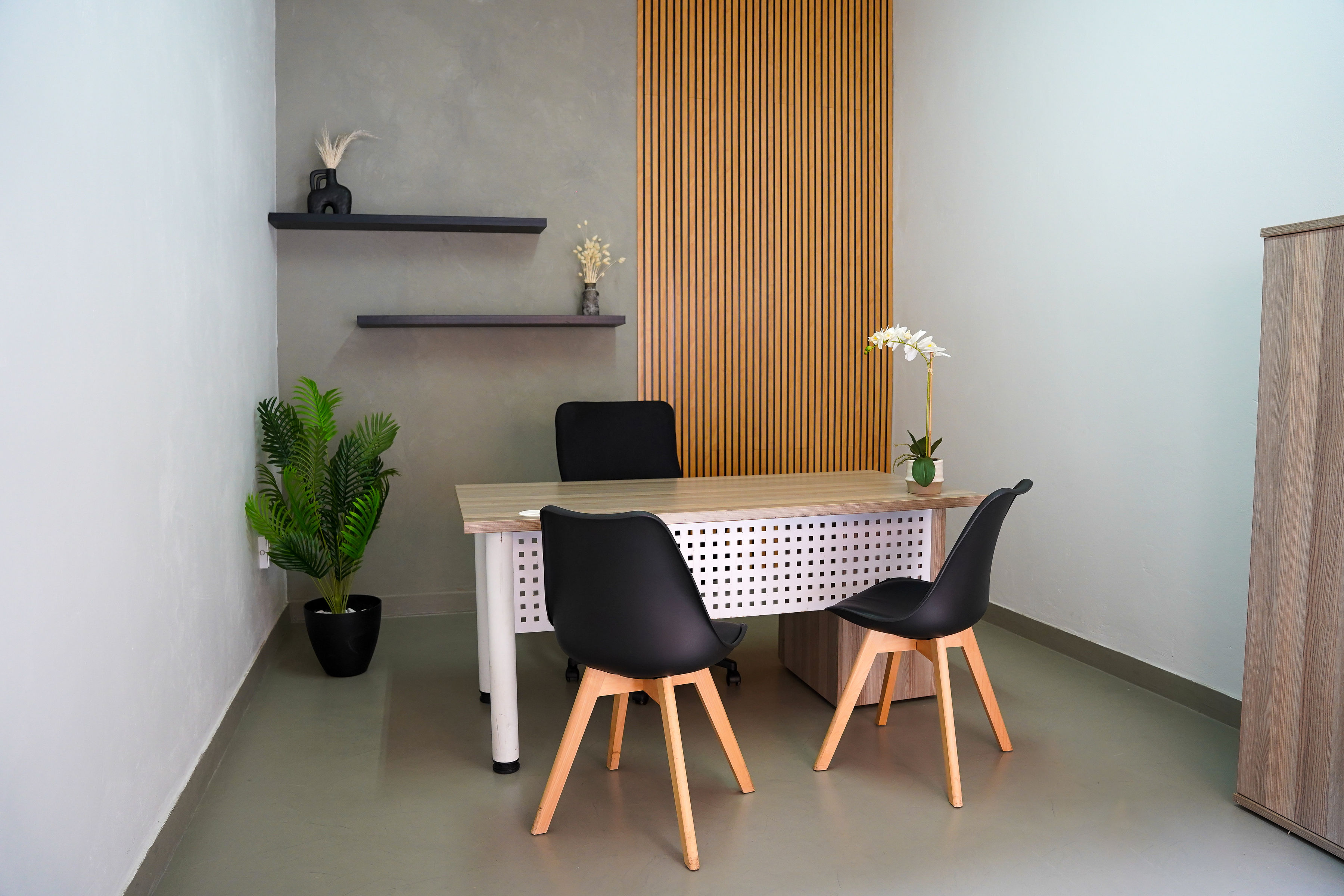 Why Furnished Office Rentals Are Ideal for Small Businesses